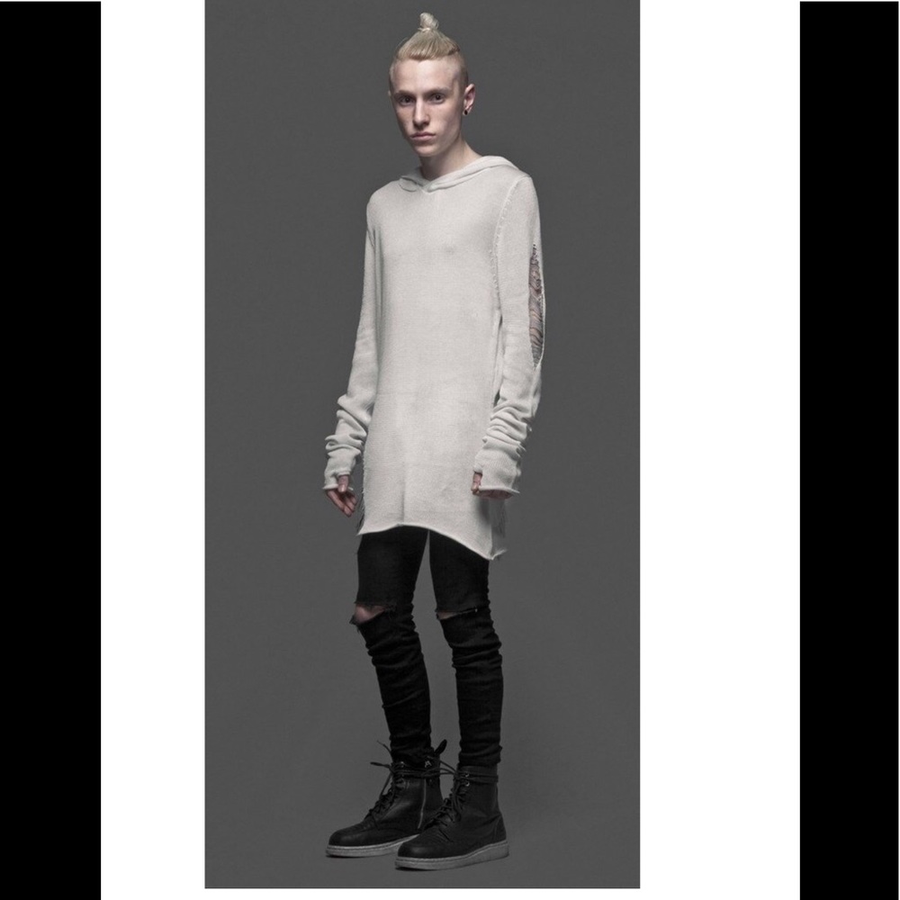 🖤4 SALE SOON🖤 “House Of Widow” shredded sweater